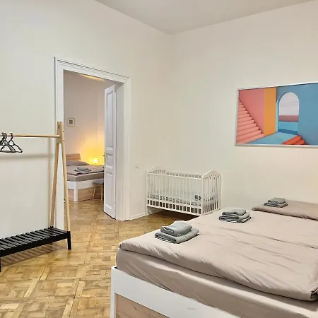 Spacious 2bdr With Free Parking In Wenceslas Square Apartament Praga