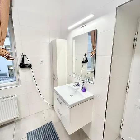 Apartament Spacious 2bdr With Free Parking In Wenceslas Square Praga