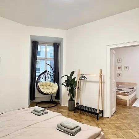 Apartament Spacious 2bdr With Free Parking In Wenceslas Square Praga