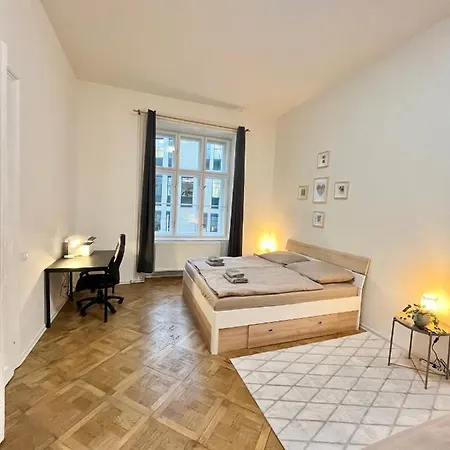 Spacious 2bdr With Free Parking In Wenceslas Square Apartament Praga