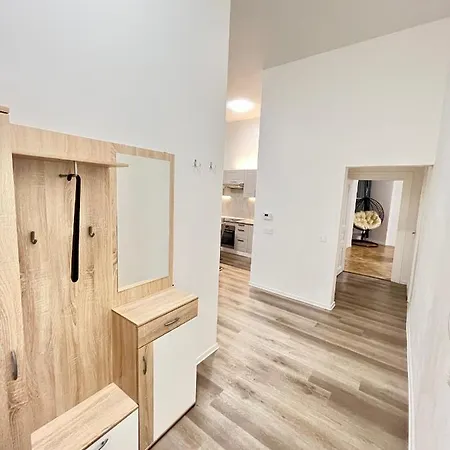 Spacious 2bdr With Free Parking In Wenceslas Square
