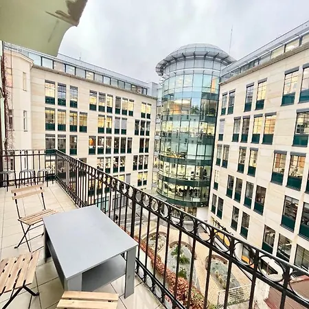 Spacious 2bdr With Free Parking In Wenceslas Square