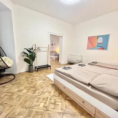 Spacious 2bdr With Free Parking In Wenceslas Square 프라하