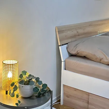 Spacious 2bdr With Free Parking In Wenceslas Square דירה