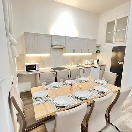 Spacious 2bdr With Free Parking In Wenceslas Square 프라하