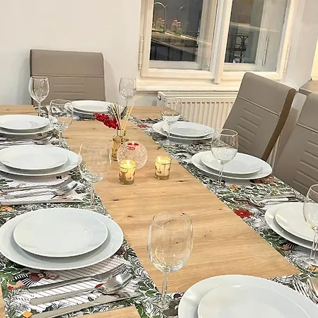 Spacious 2bdr With Free Parking In Wenceslas Square דירה